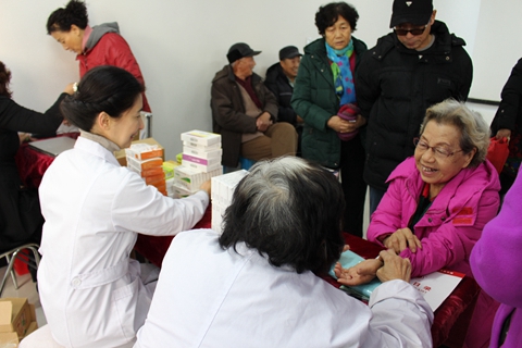 ����Э����ϯ���Դ��첿������ЭίԱ�����г�����ҽ������ͬ��չ�ˡ���ЭίԱ����������������ů���