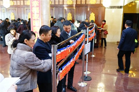 �μӰ˽�һ�λ����ίԱ��ʱ����