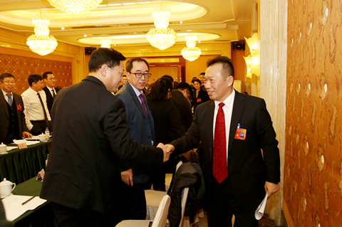 �����ϯ��˽�һ�λ����������λίԱ��������